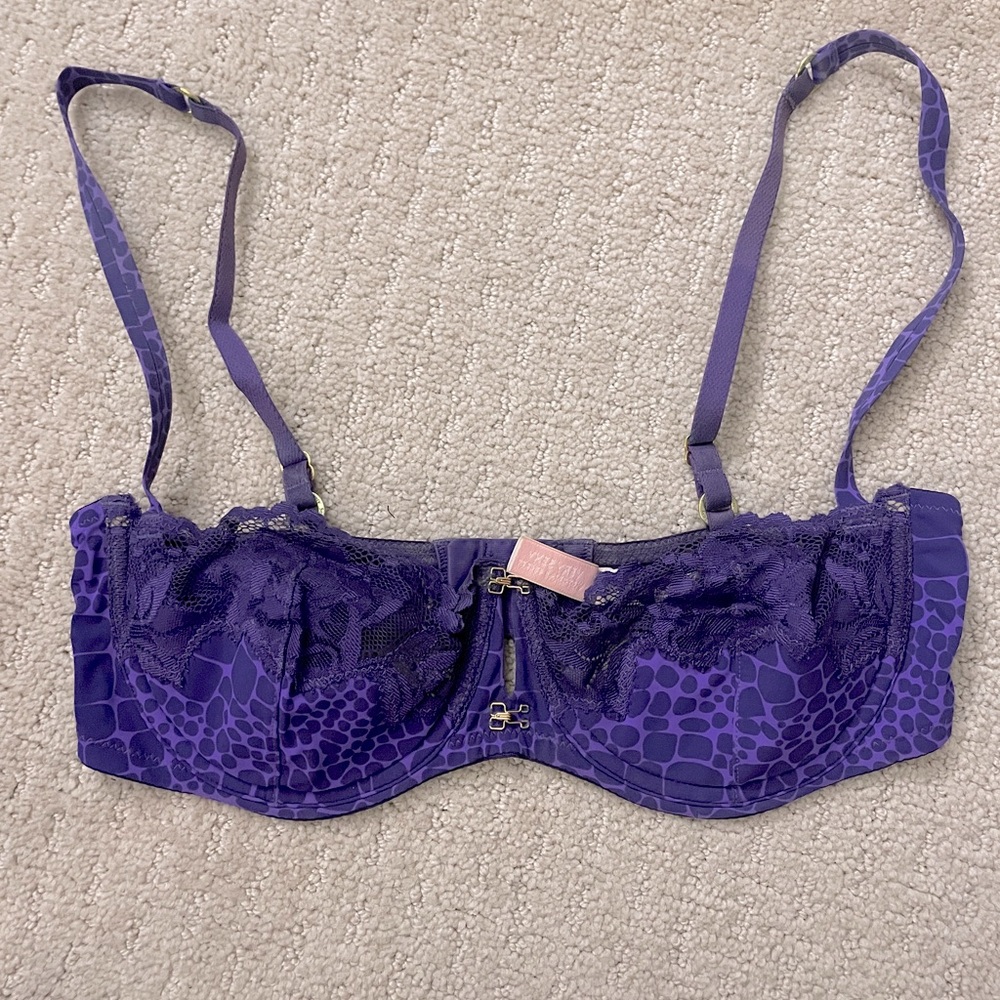 Early 2000’s - Victoria’s Secret Very Sexy Lace & Animal Print Demi Bra in 34D